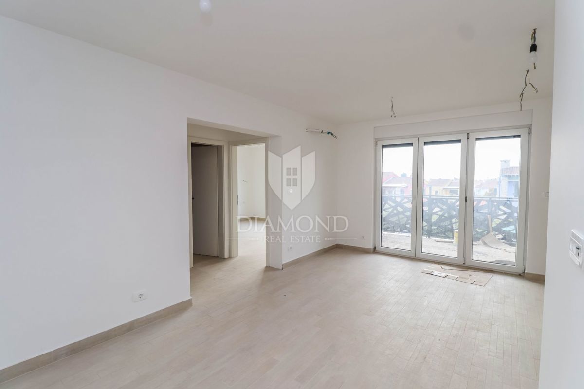 Istria, Umago, appartamento con ascensore a 300m dal mare e dalla spiaggia!