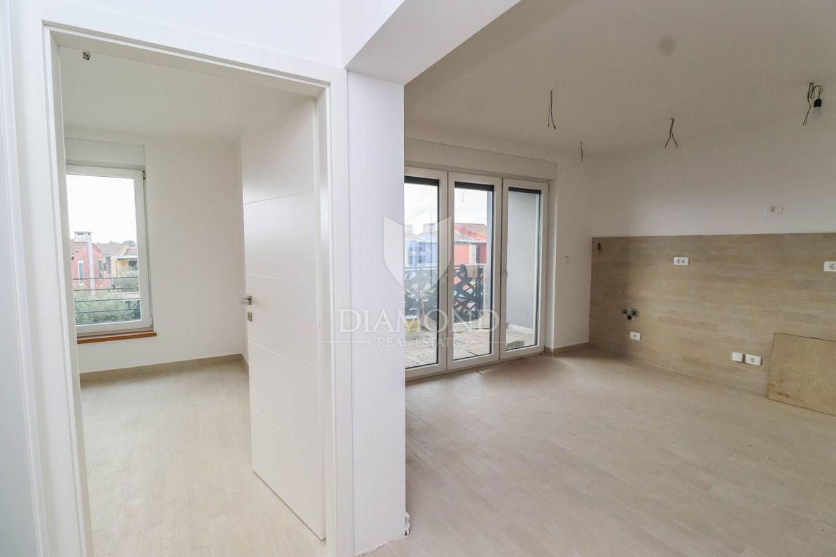 Istria, Umago, appartamento con ascensore a 300m dal mare e dalla spiaggia!