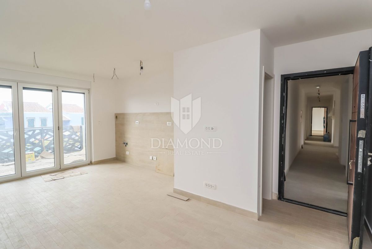 Istria, Umago, appartamento con ascensore a 300m dal mare e dalla spiaggia!