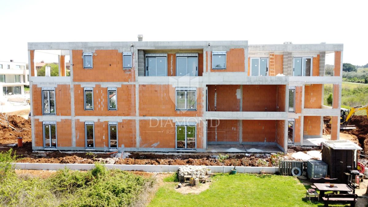 Appartamento moderno con giardino a Parenzo, a 900 metri dal mare