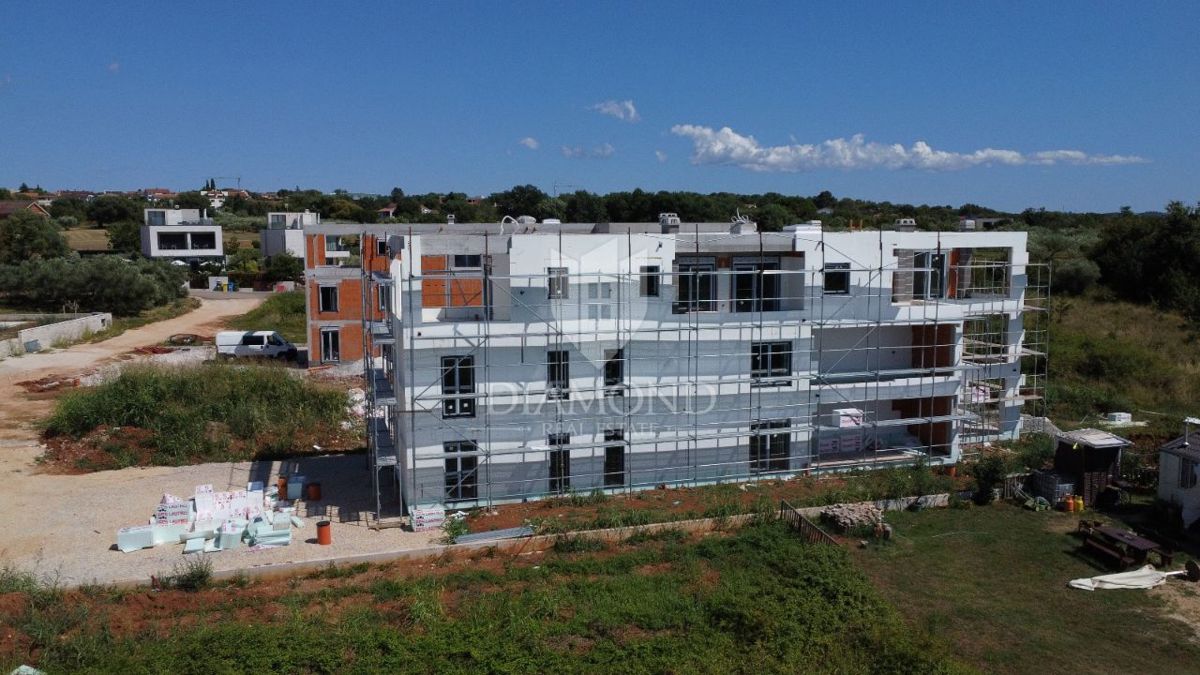 Appartamento moderno con giardino a Parenzo, a 900 metri dal mare