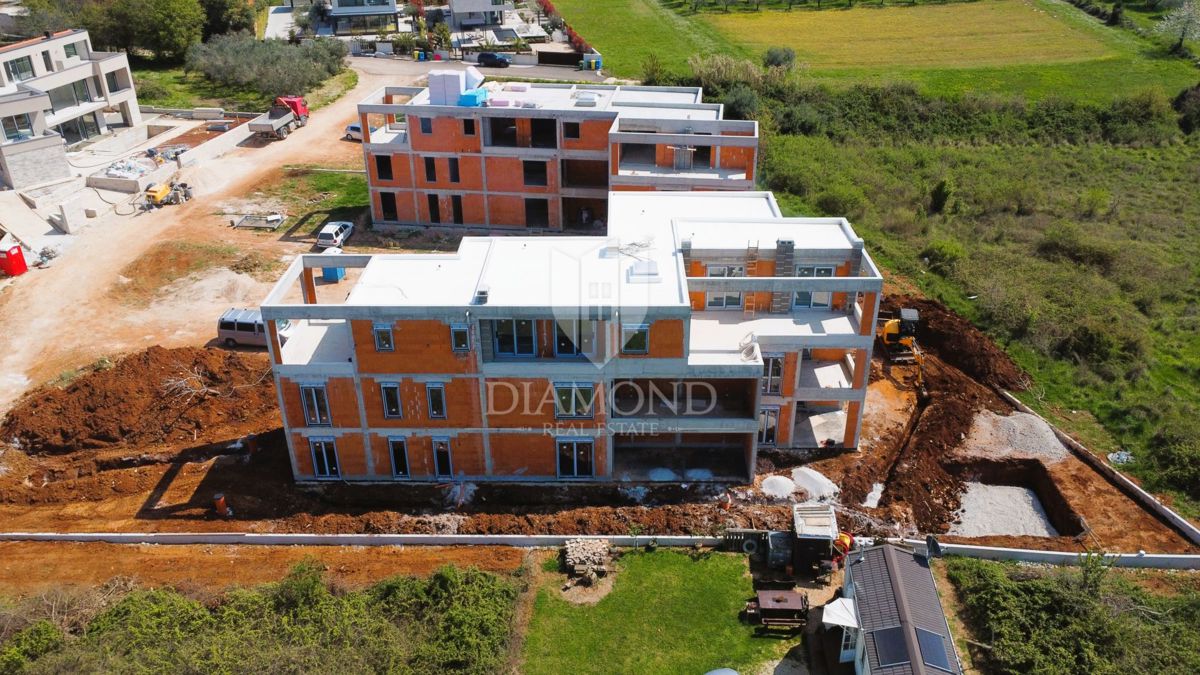 Appartamento moderno con giardino a Parenzo, a 900 metri dal mare