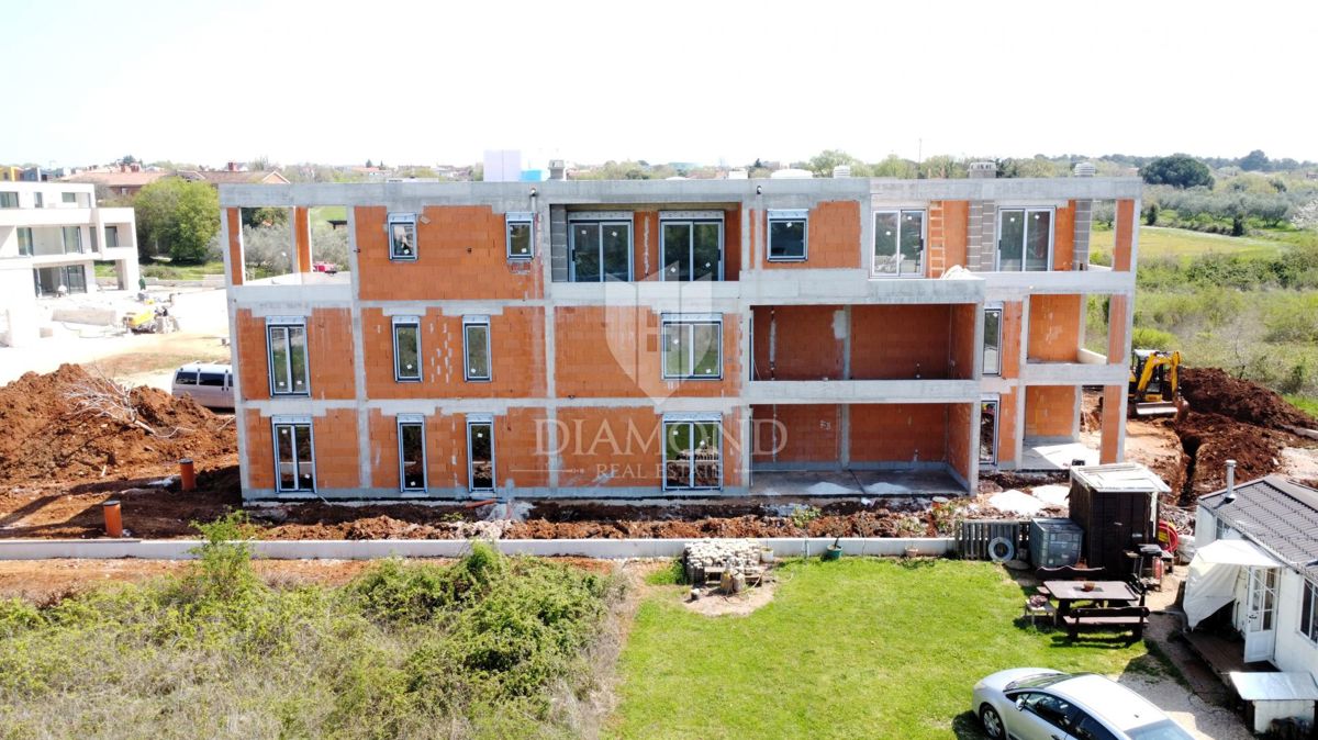 Appartamento moderno con giardino a Parenzo, a 900 metri dal mare