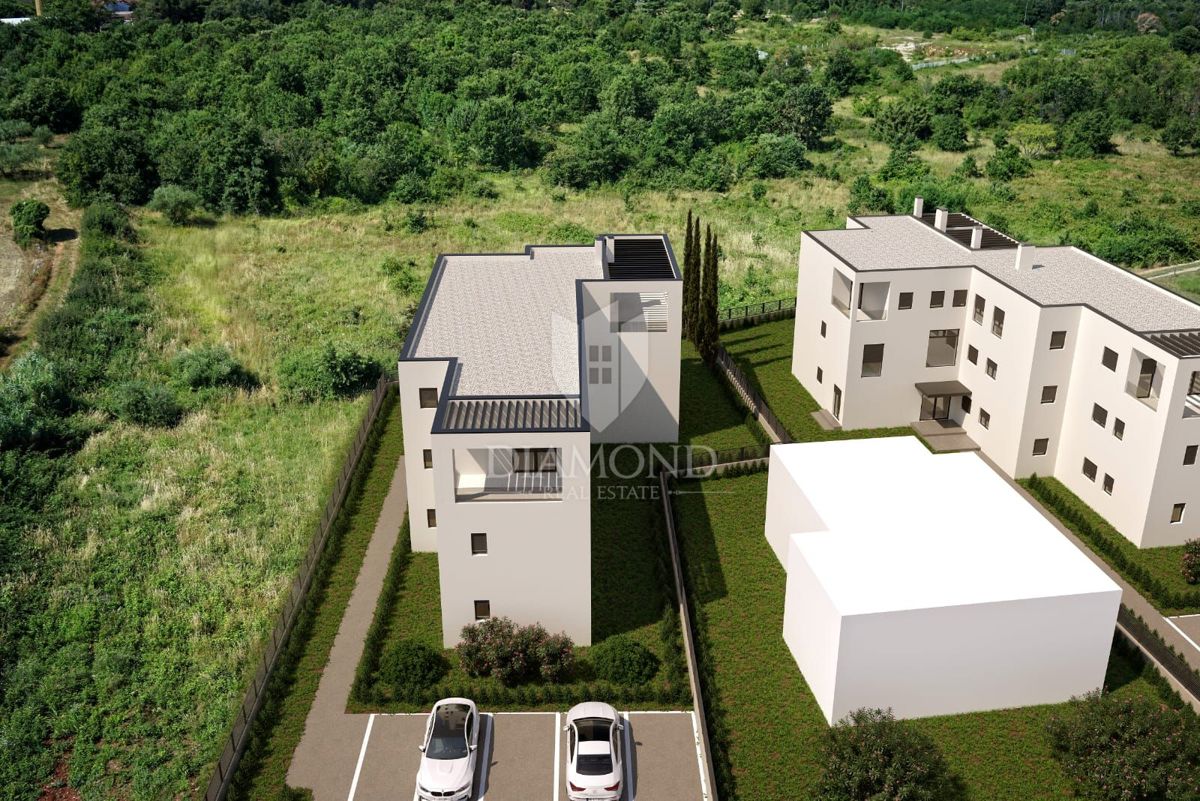 Appartamento moderno con giardino a Parenzo, a 900 metri dal mare