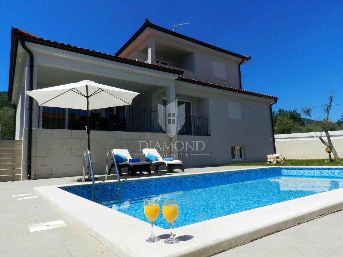 Grande casa con vista mare