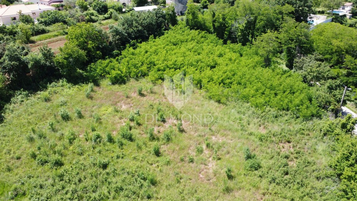 Poreč - Dintorni - Terreno edificabile 846 m² con progetto e permesso