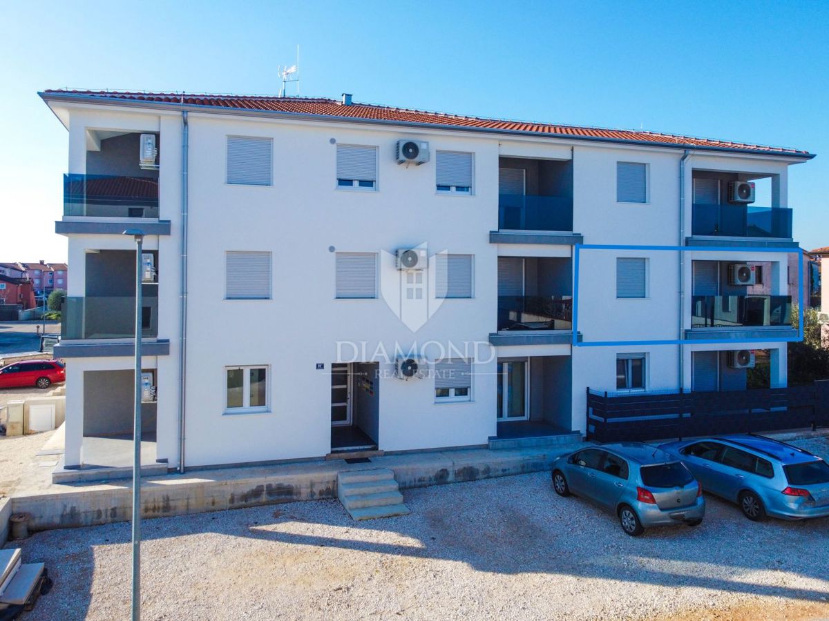 Parenzo, dintorni, appartamento nuovo rifinito al primo piano!