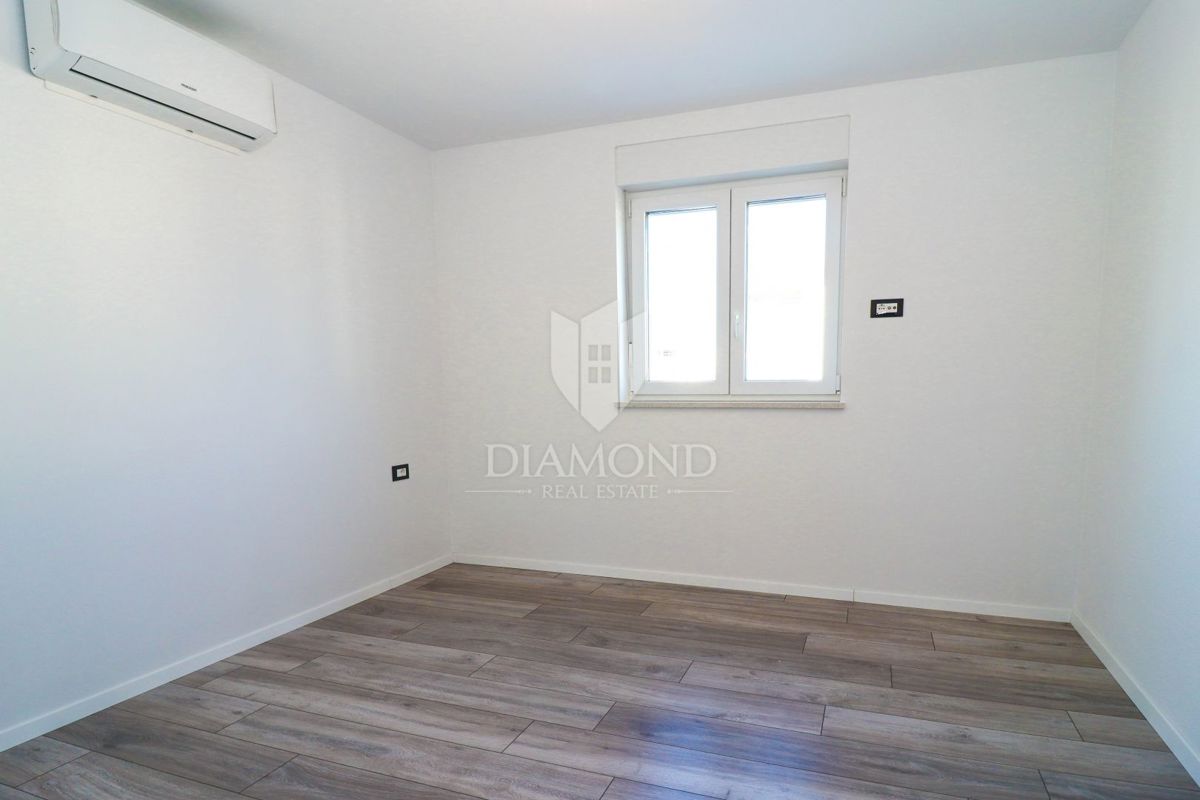 Parenzo, dintorni, appartamento nuovo rifinito al primo piano!