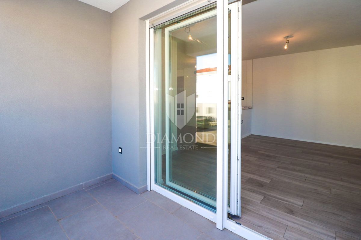 Parenzo, dintorni, appartamento nuovo rifinito al primo piano!