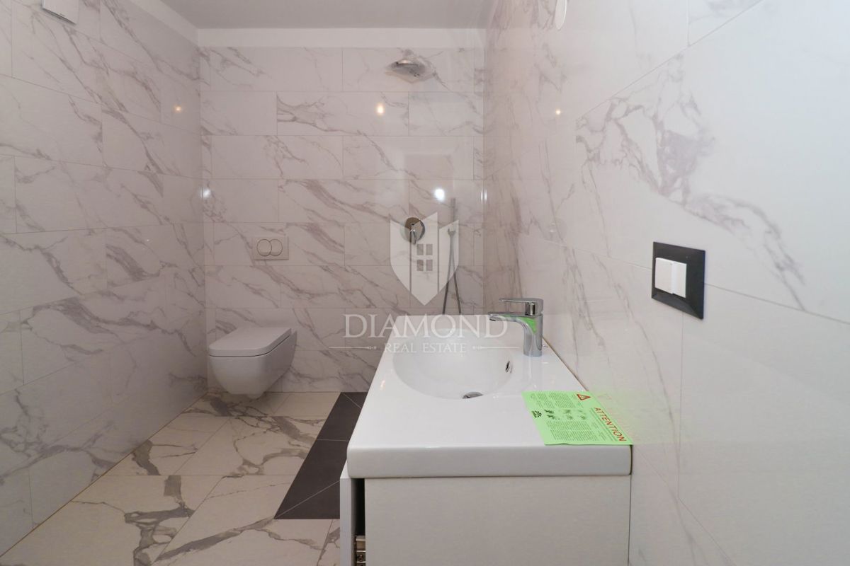 Parenzo, dintorni, appartamento nuovo rifinito al primo piano!