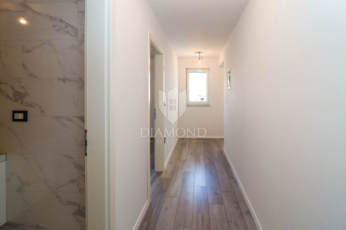 Parenzo, dintorni, appartamento nuovo rifinito al primo piano!