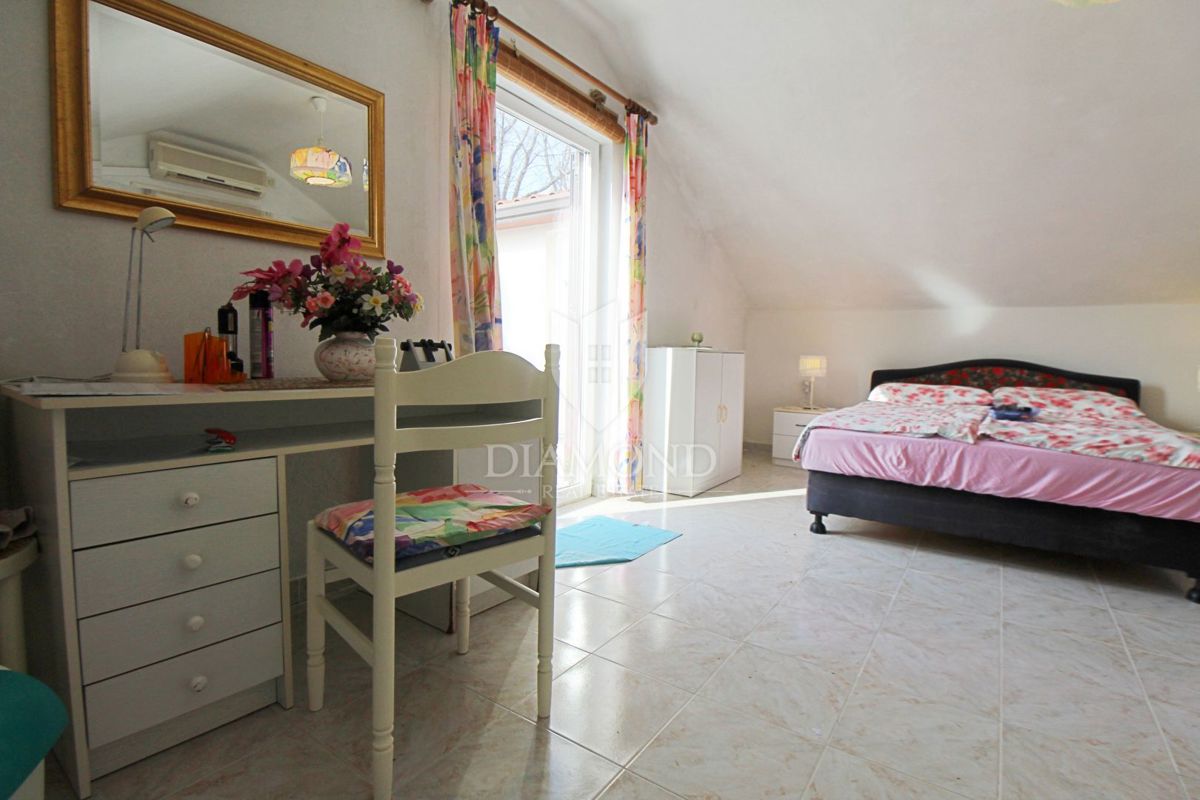 Labin, casa familiare con 5 appartamenti