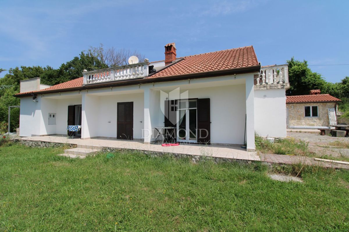 Labin, casa familiare con 5 appartamenti