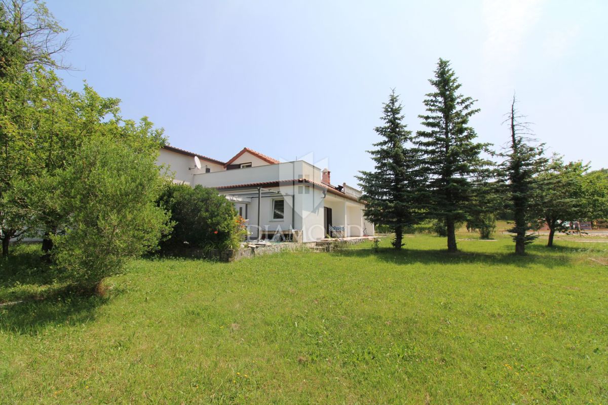 Labin, casa familiare con 5 appartamenti
