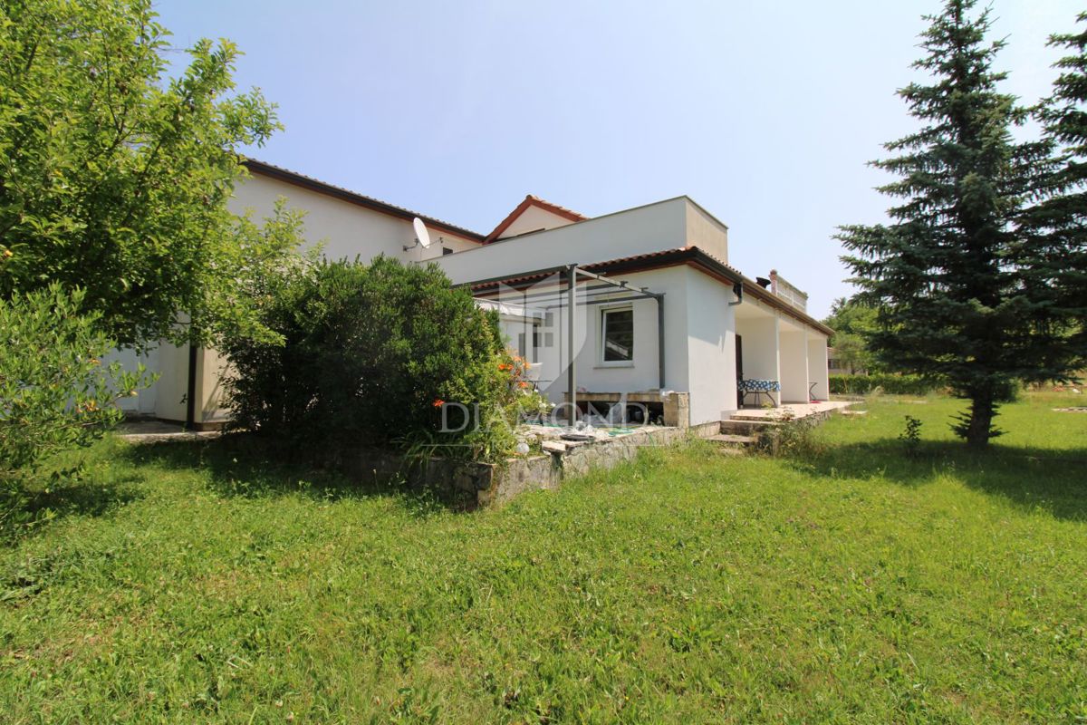 Labin, casa familiare con 5 appartamenti