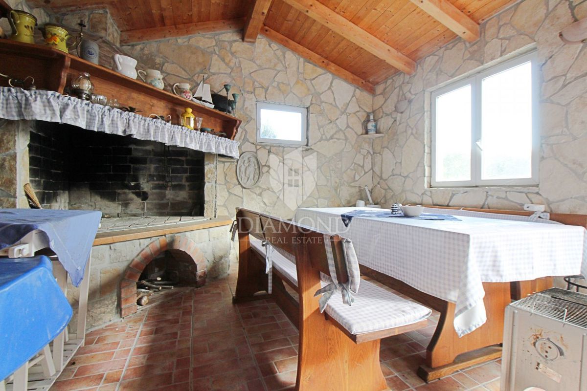 Labin, casa familiare con 5 appartamenti