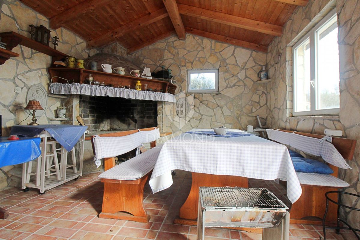 Labin, casa familiare con 5 appartamenti