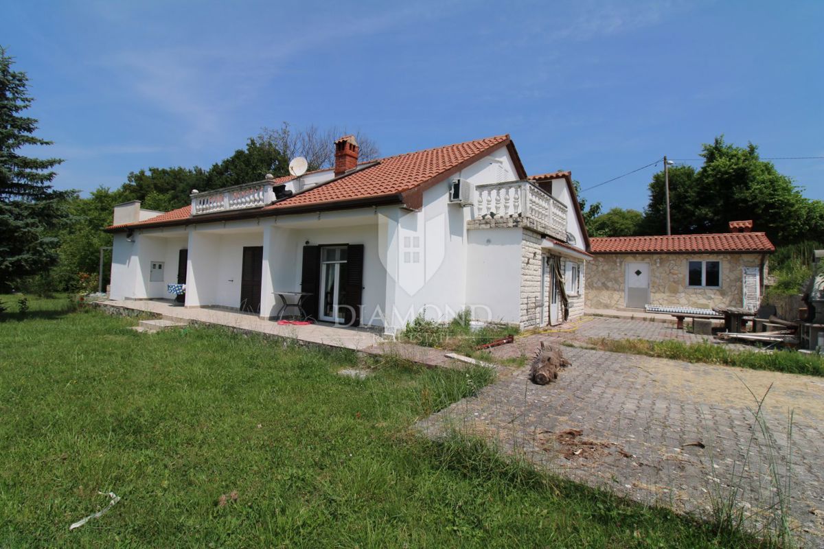 Labin, casa familiare con 5 appartamenti