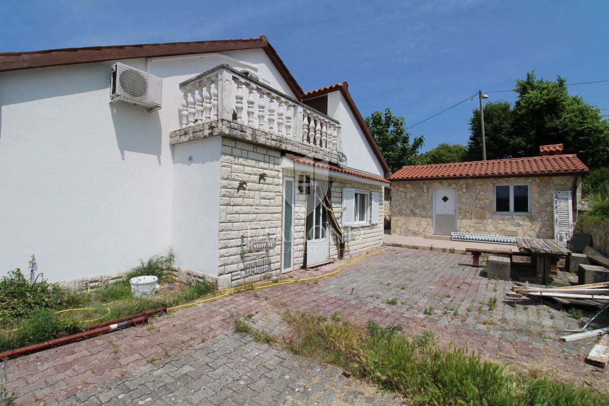 Labin, casa familiare con 5 appartamenti