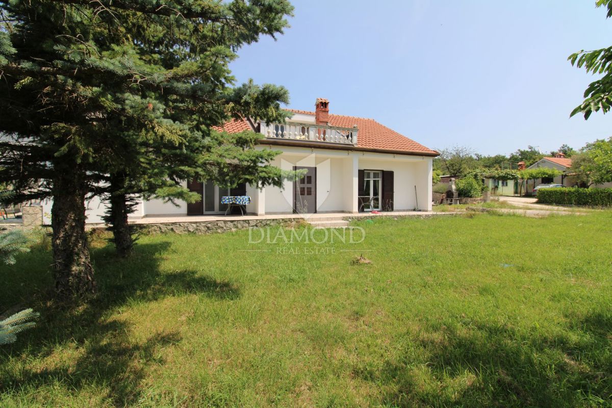 Labin, casa familiare con 5 appartamenti