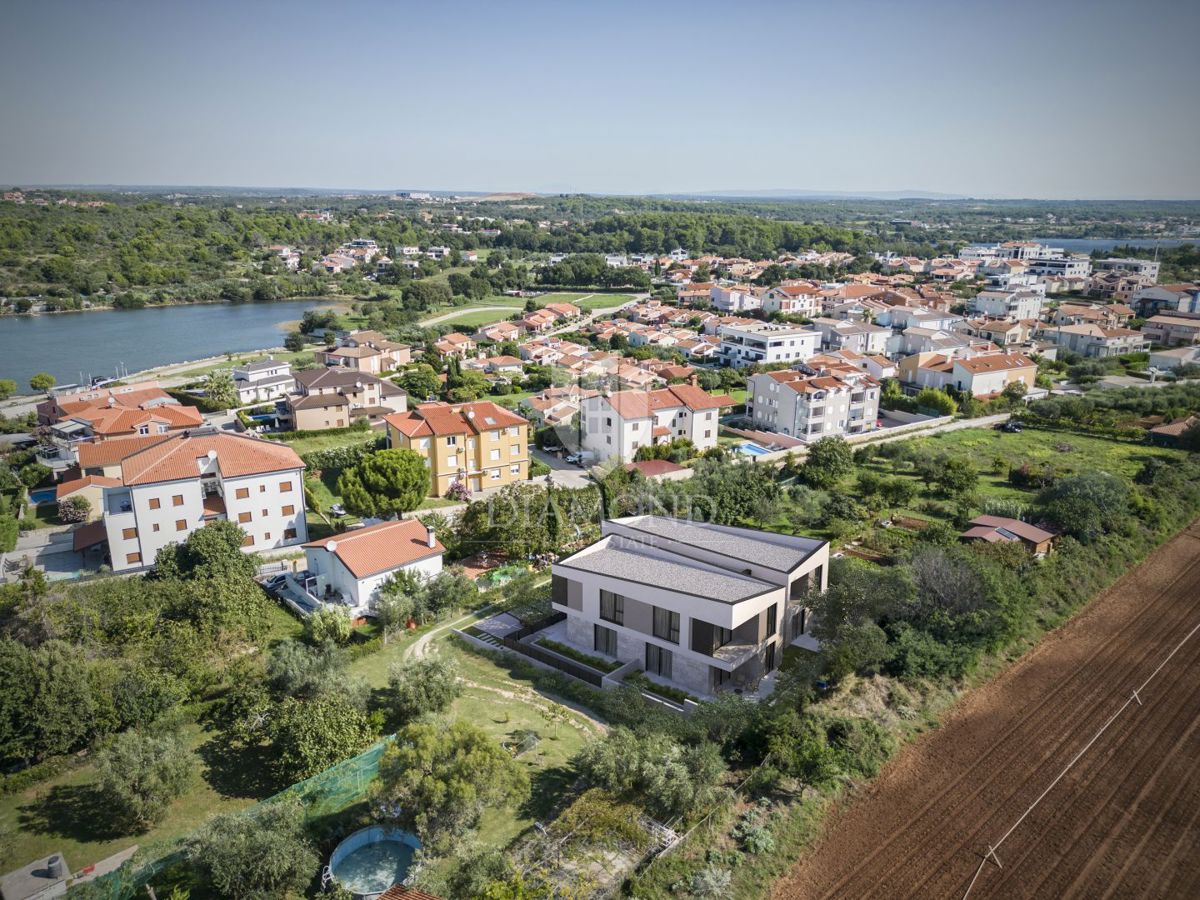 Appartamento splendidamente orientato con giardino vicino al mare - zona Medolino