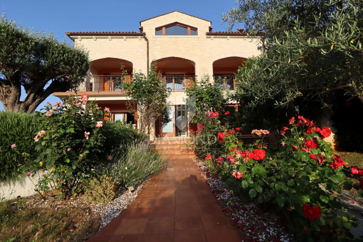 Autentica villa istriana vicino a Parenzo – investimento minimo richiesto