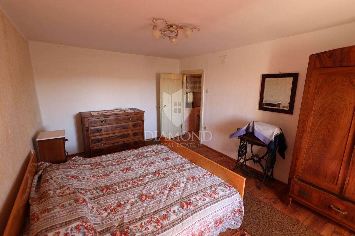 Ampia casa da ristrutturare vicino a Hum