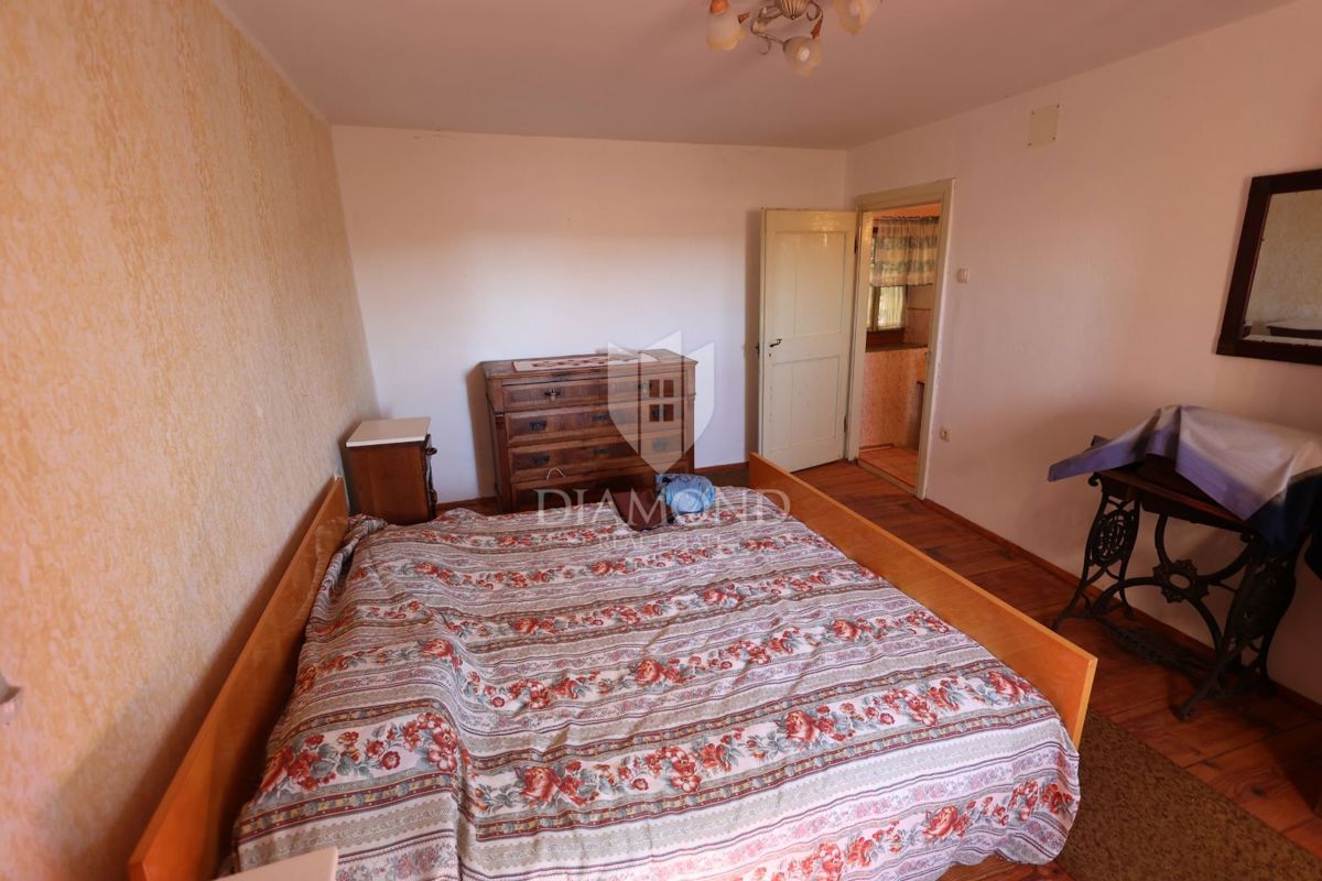 Ampia casa da ristrutturare vicino a Hum