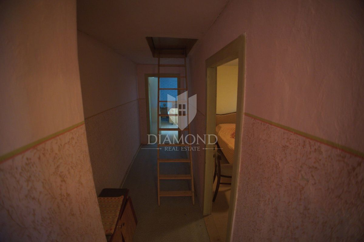 Ampia casa da ristrutturare vicino a Hum