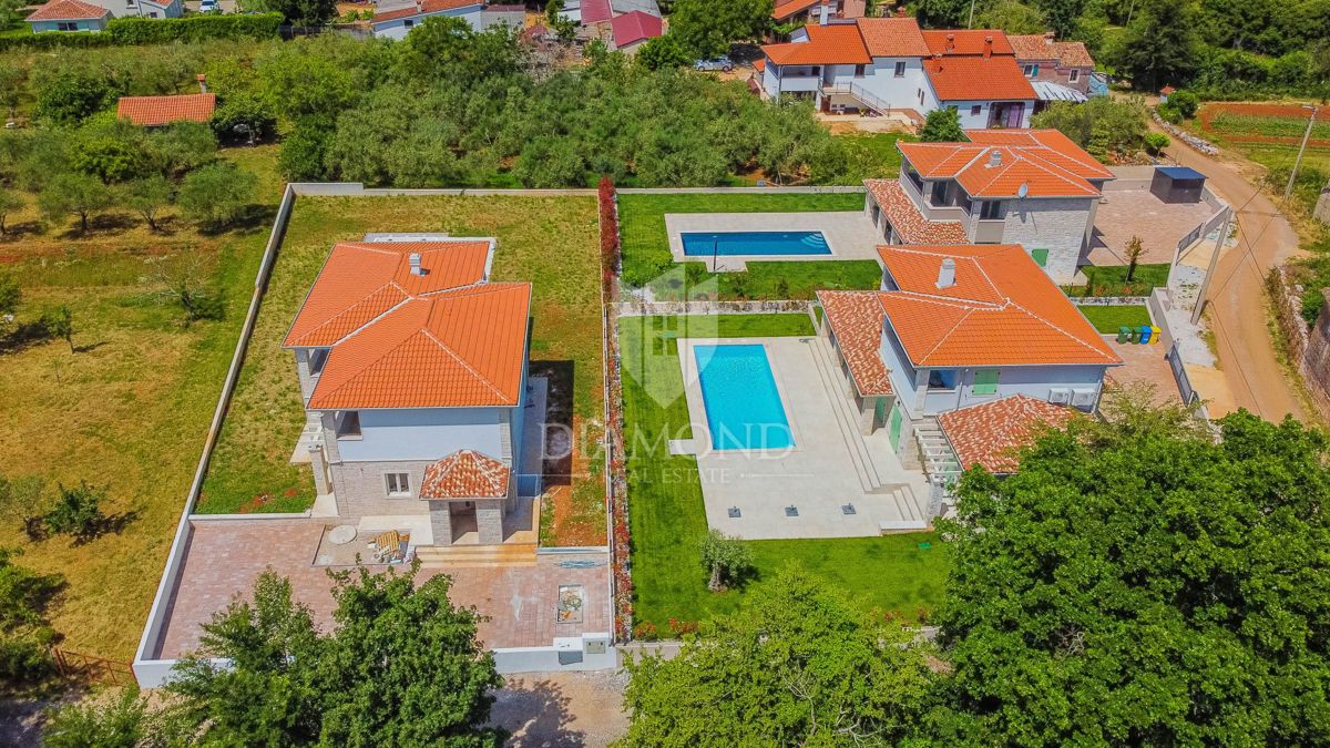 Esclusivo! Bellissima villa con piscina immersa nel verde!
