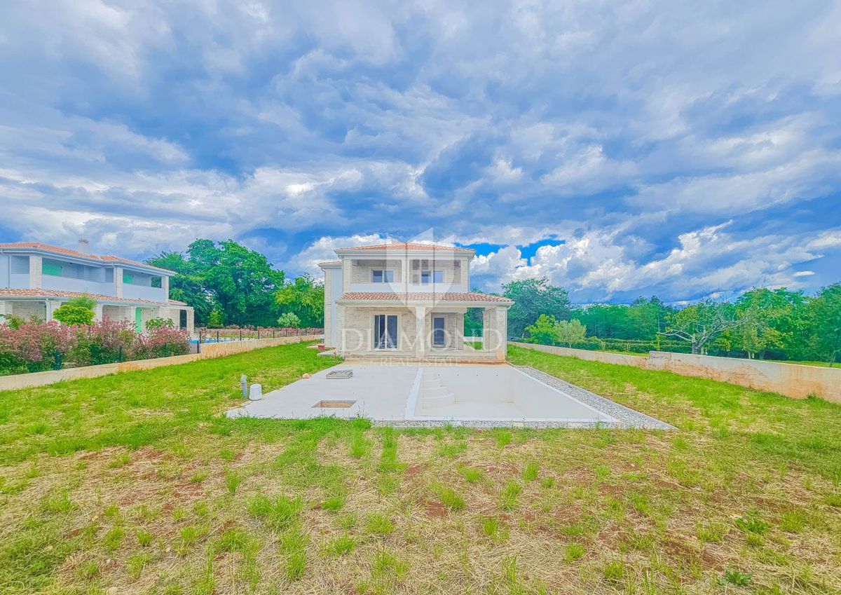 Esclusivo! Bellissima villa con piscina immersa nel verde!