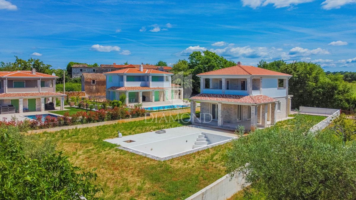Esclusivo! Bellissima villa con piscina immersa nel verde!