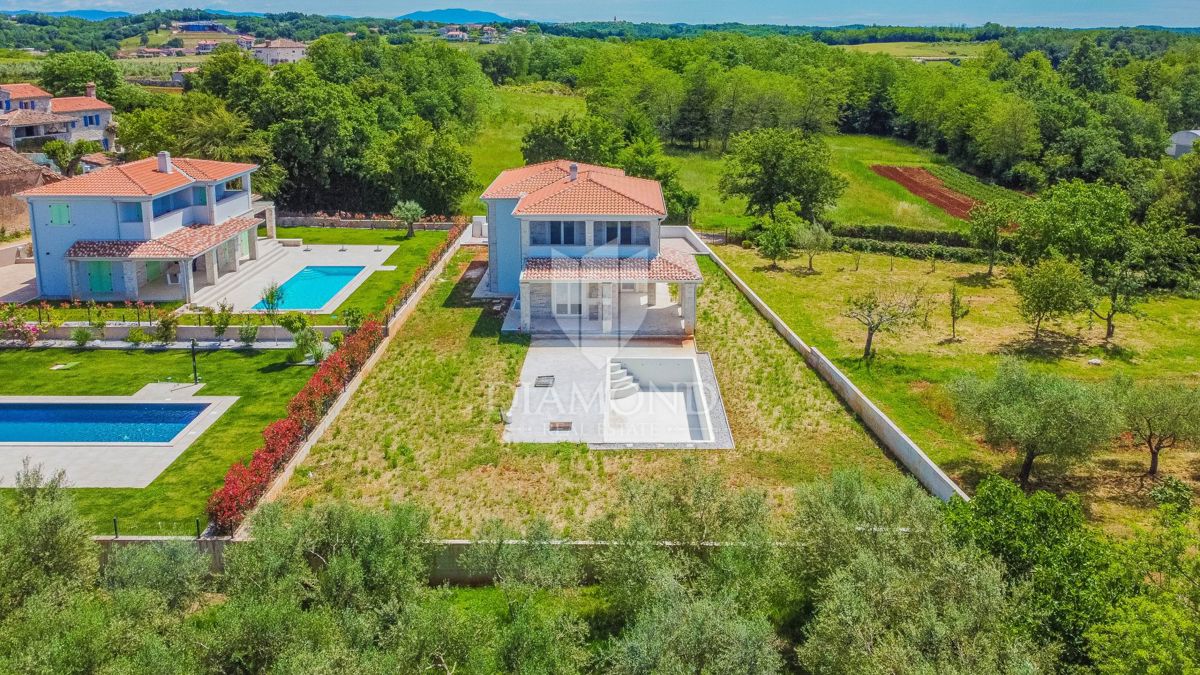 Esclusivo! Bellissima villa con piscina immersa nel verde!
