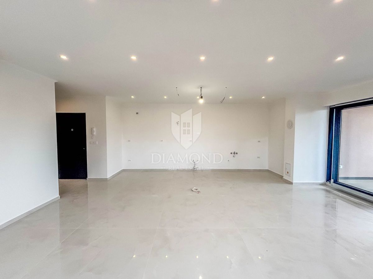 Istria, Umago, appartamento con 3 camere da letto e 2 balconi!