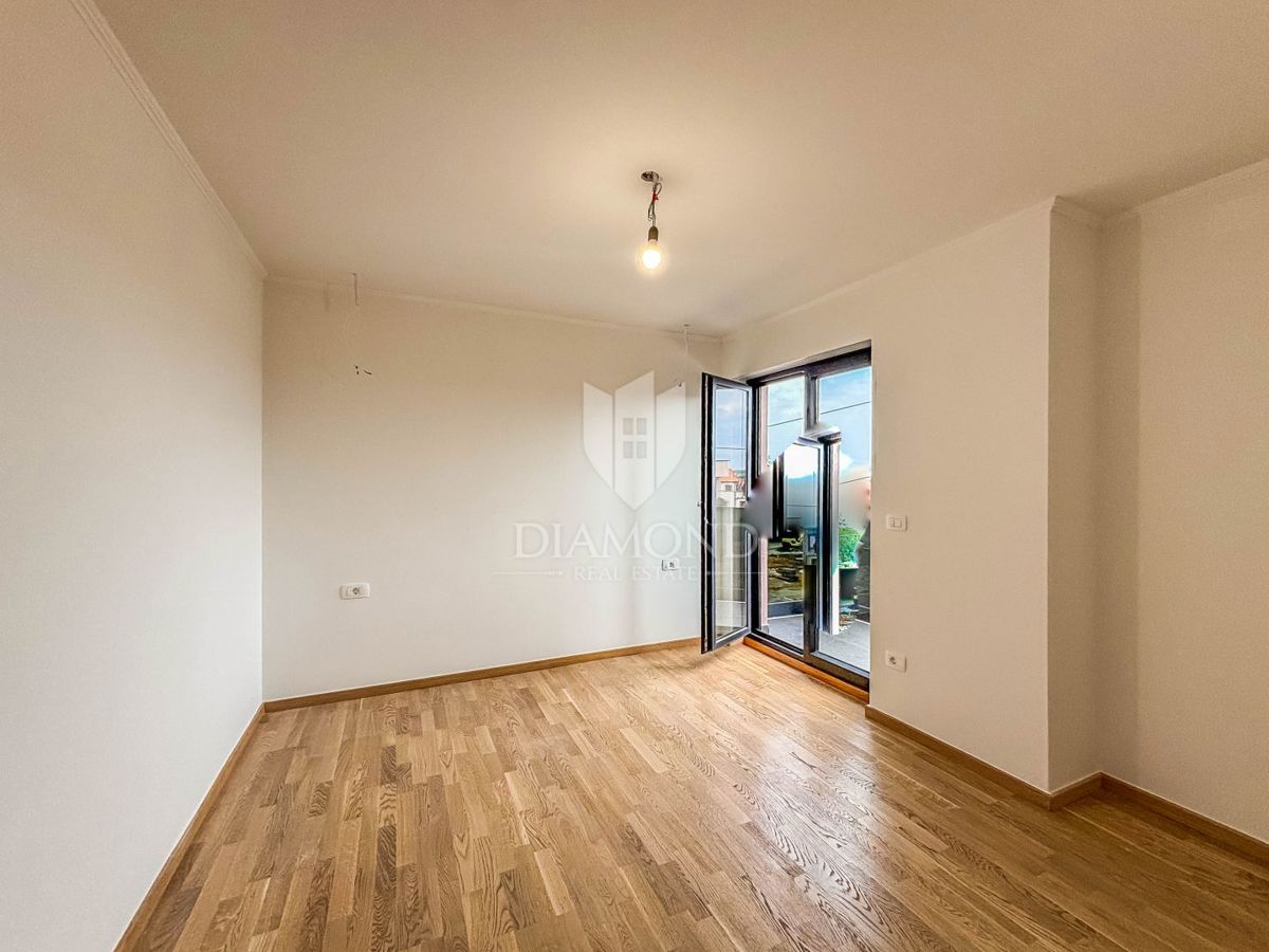 Istria, Umago, appartamento con 3 camere da letto e 2 balconi!