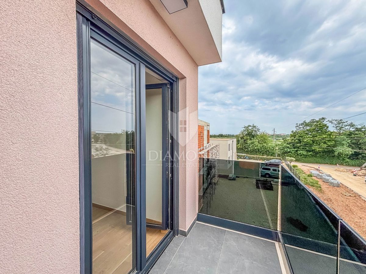 Istria, Umago, appartamento con 3 camere da letto e 2 balconi!
