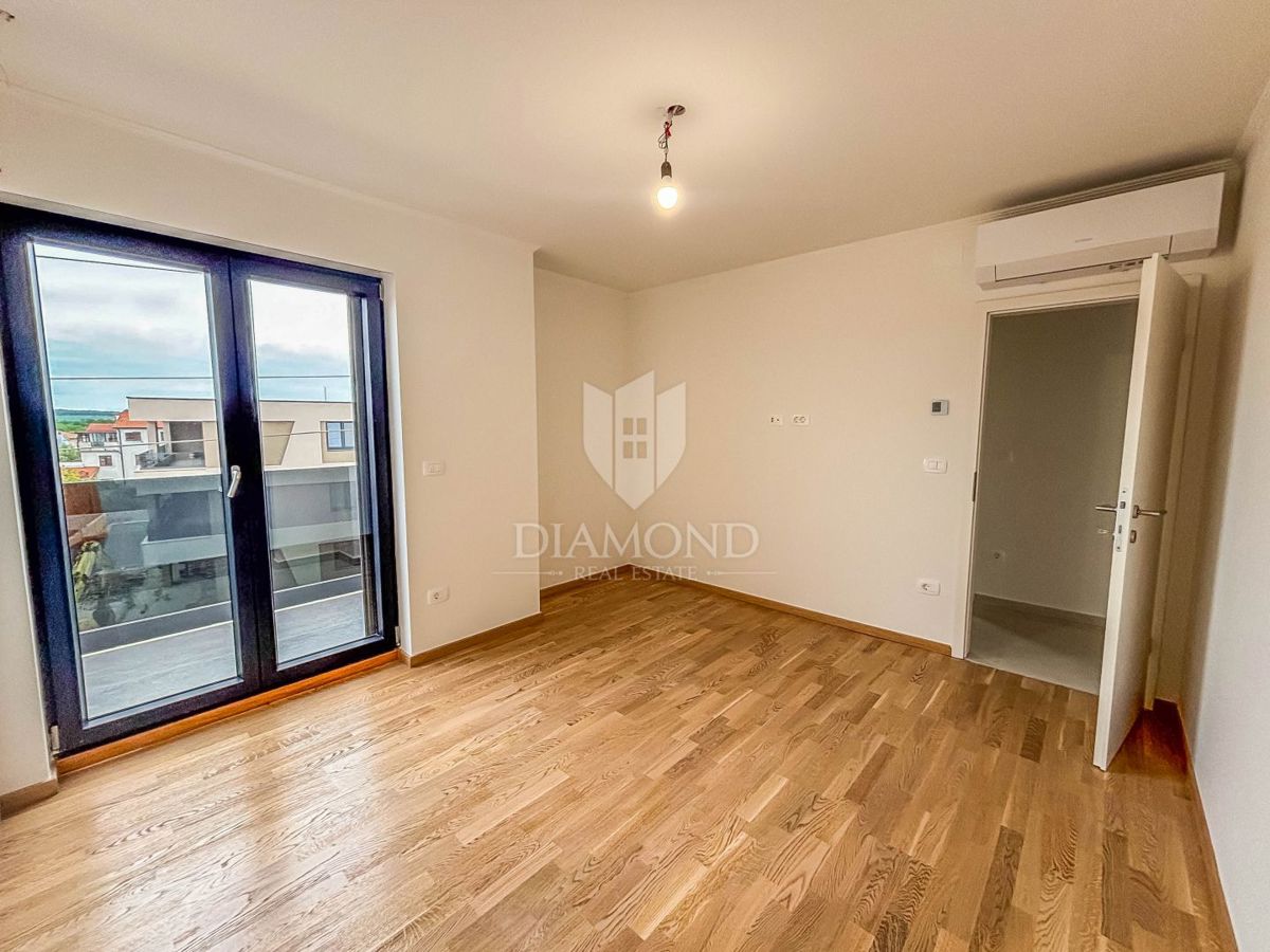 Istria, Umago, appartamento con 3 camere da letto e 2 balconi!