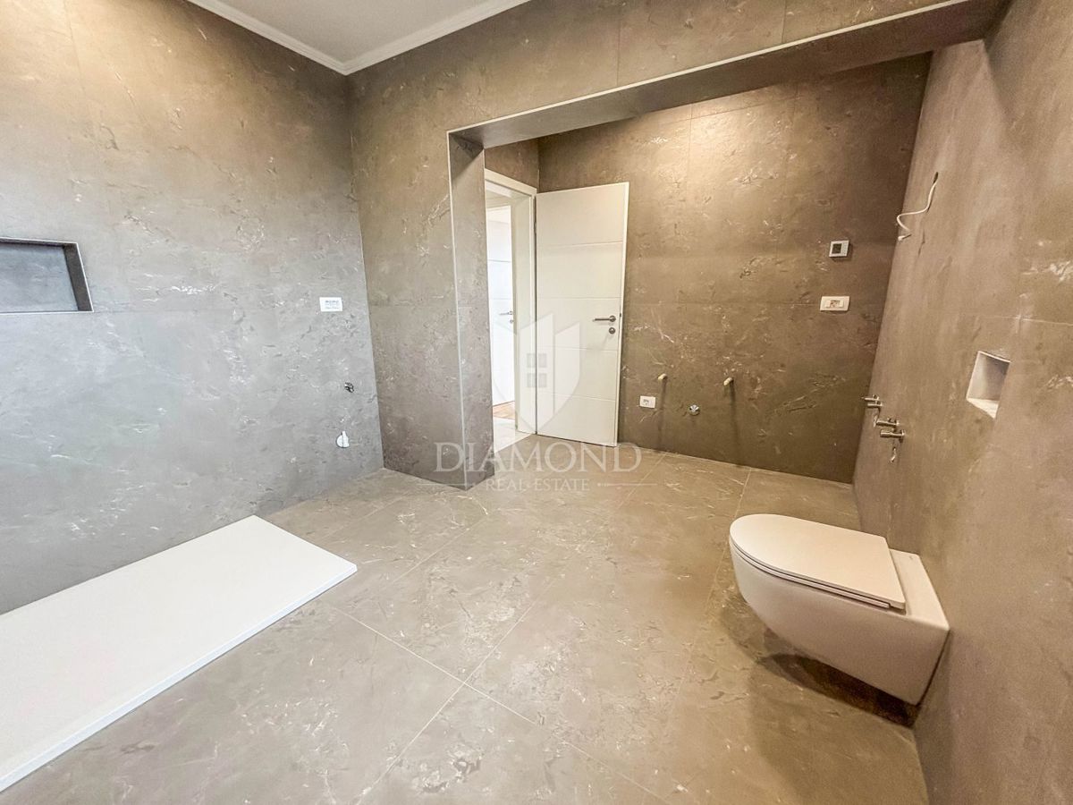 Istria, Umago, appartamento con 3 camere da letto e 2 balconi!