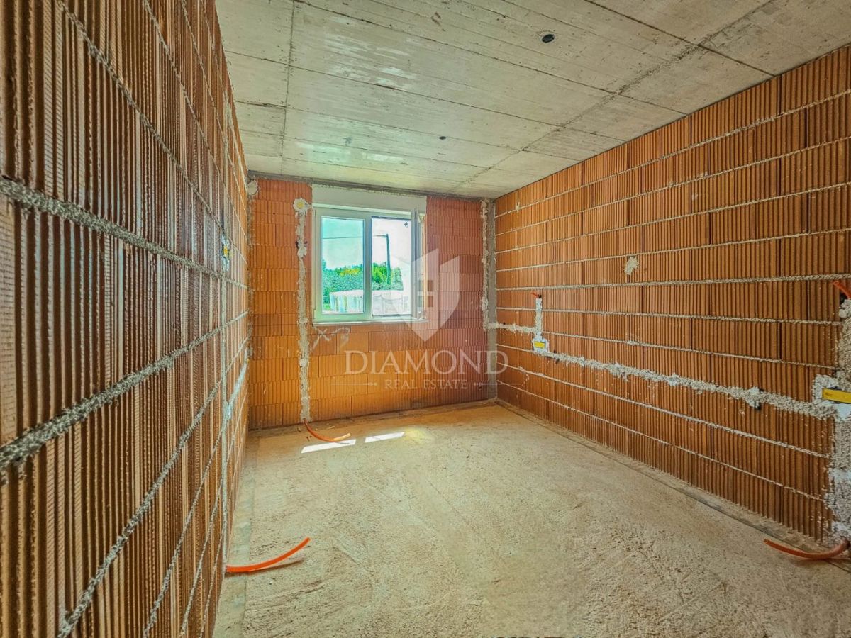 Umago, dintorni! Moderna casa a un piano con piscina!