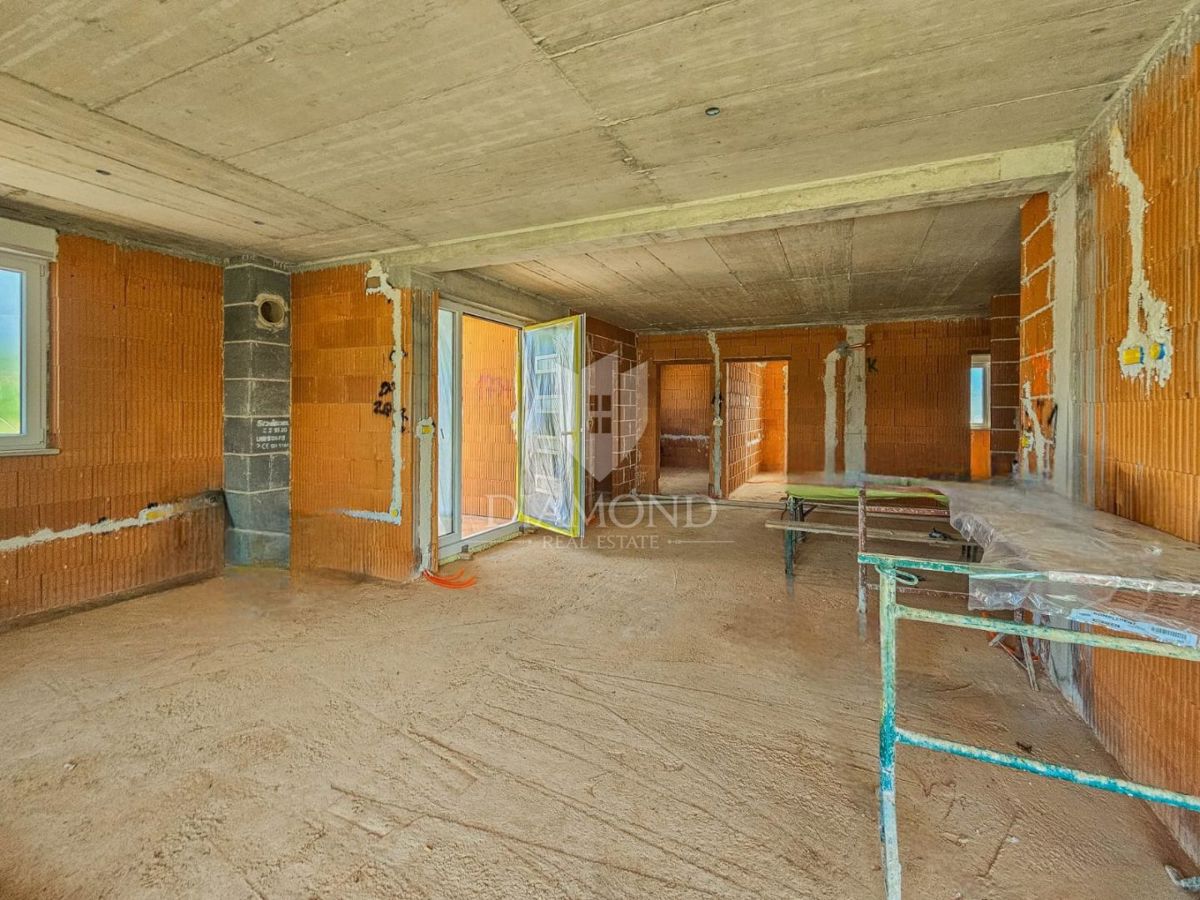 Umago, dintorni! Moderna casa a un piano con piscina!