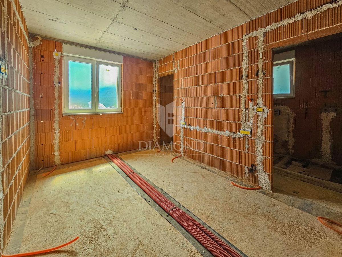 Umago, dintorni! Moderna casa a un piano con piscina!