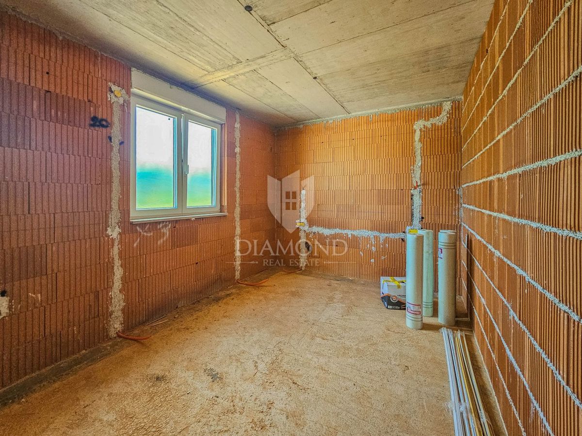 Umago, dintorni! Moderna casa a un piano con piscina!