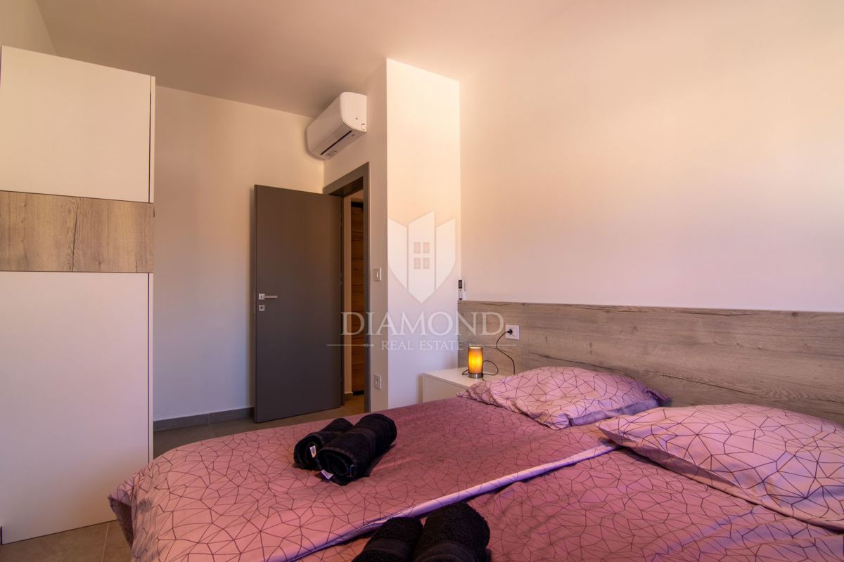 Labin, dintorni, 1a fila al mare, appartamento in un nuovo edificio