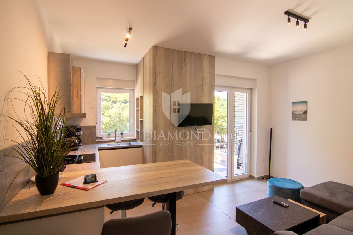 Labin, dintorni, 1a fila al mare, appartamento in un nuovo edificio