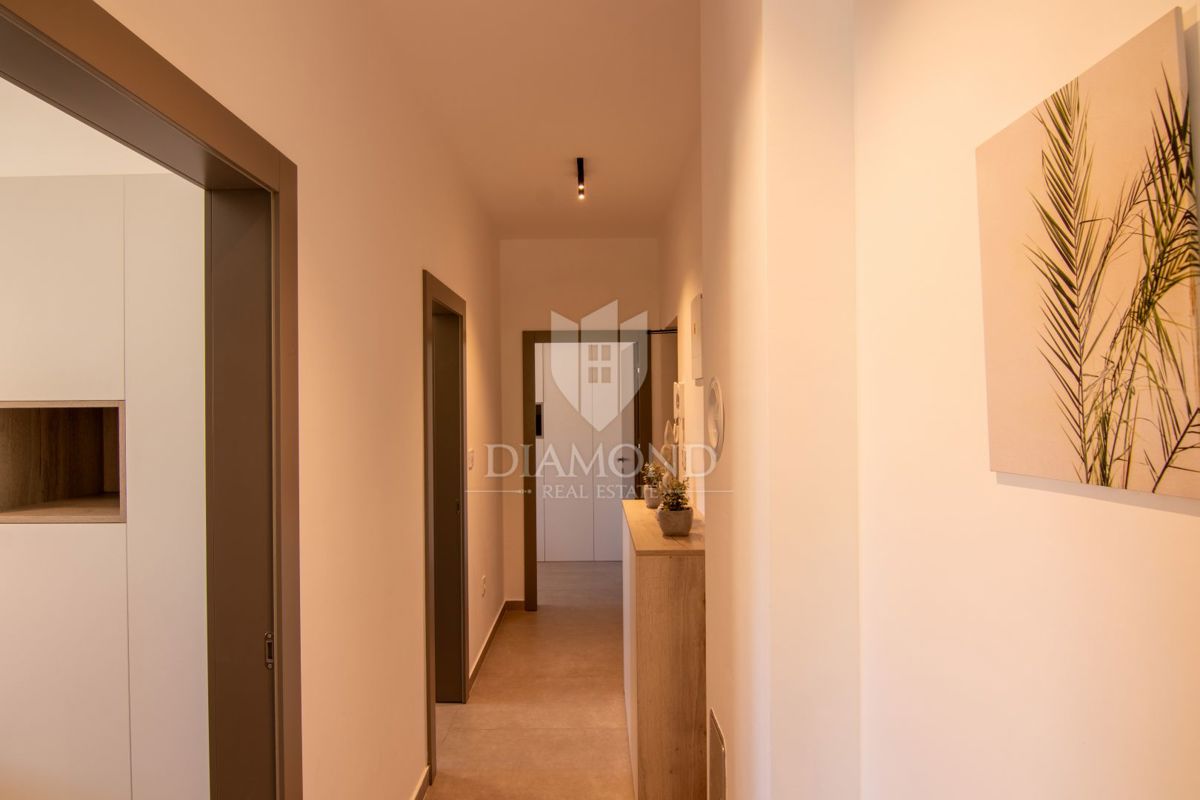 Labin, dintorni, 1a fila al mare, appartamento in un nuovo edificio