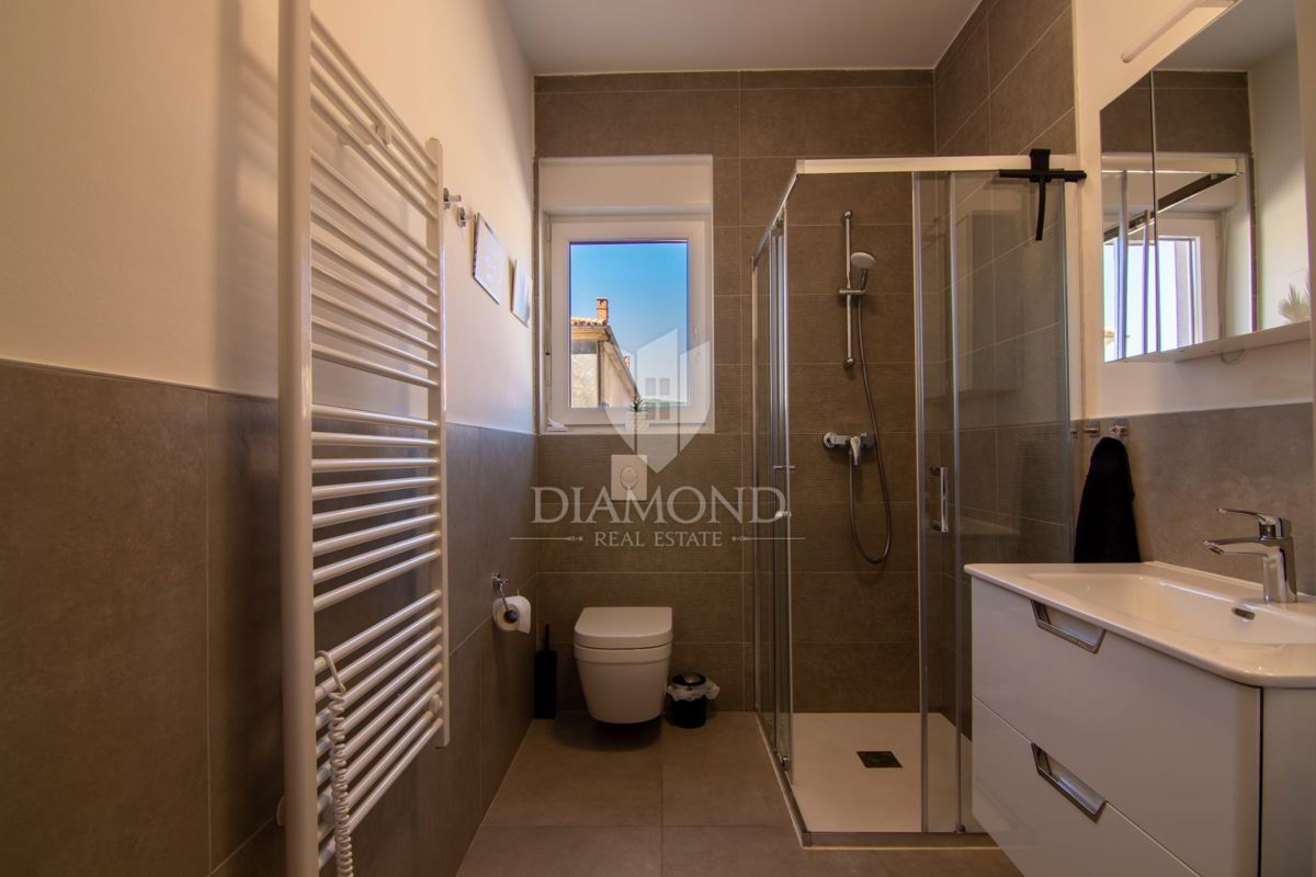 Labin, dintorni, 1a fila al mare, appartamento in un nuovo edificio