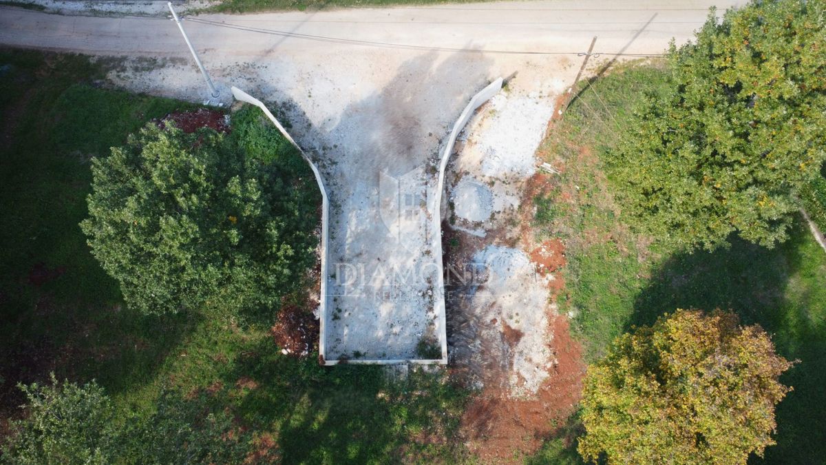 Parenzo – terreno 8.975 m² con parte edificabile