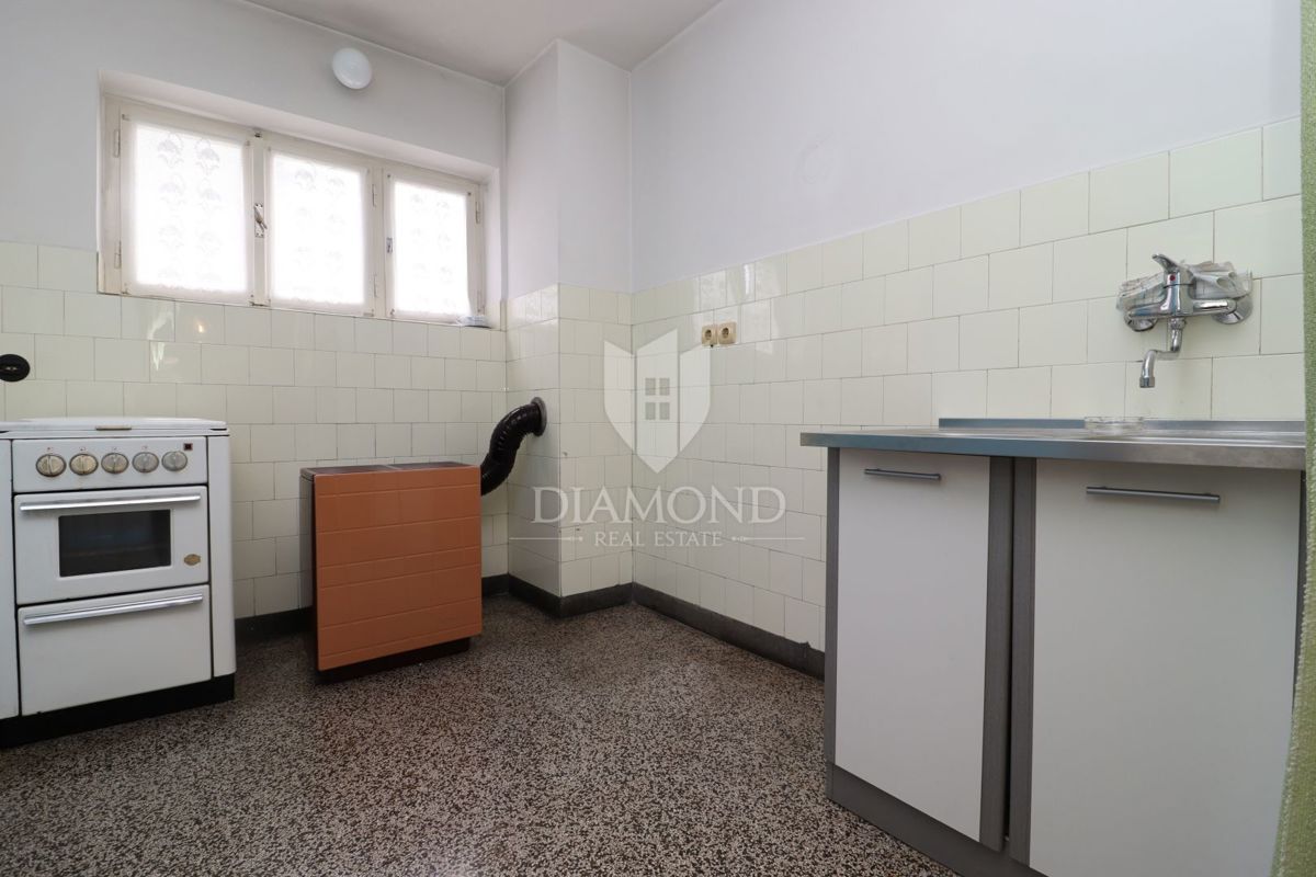 Appartamento da ristrutturare, ottima posizione, balcone