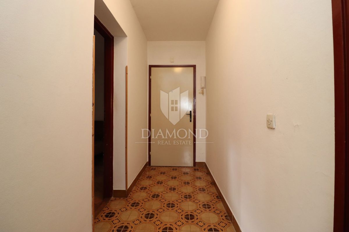 Appartamento da ristrutturare, ottima posizione, balcone