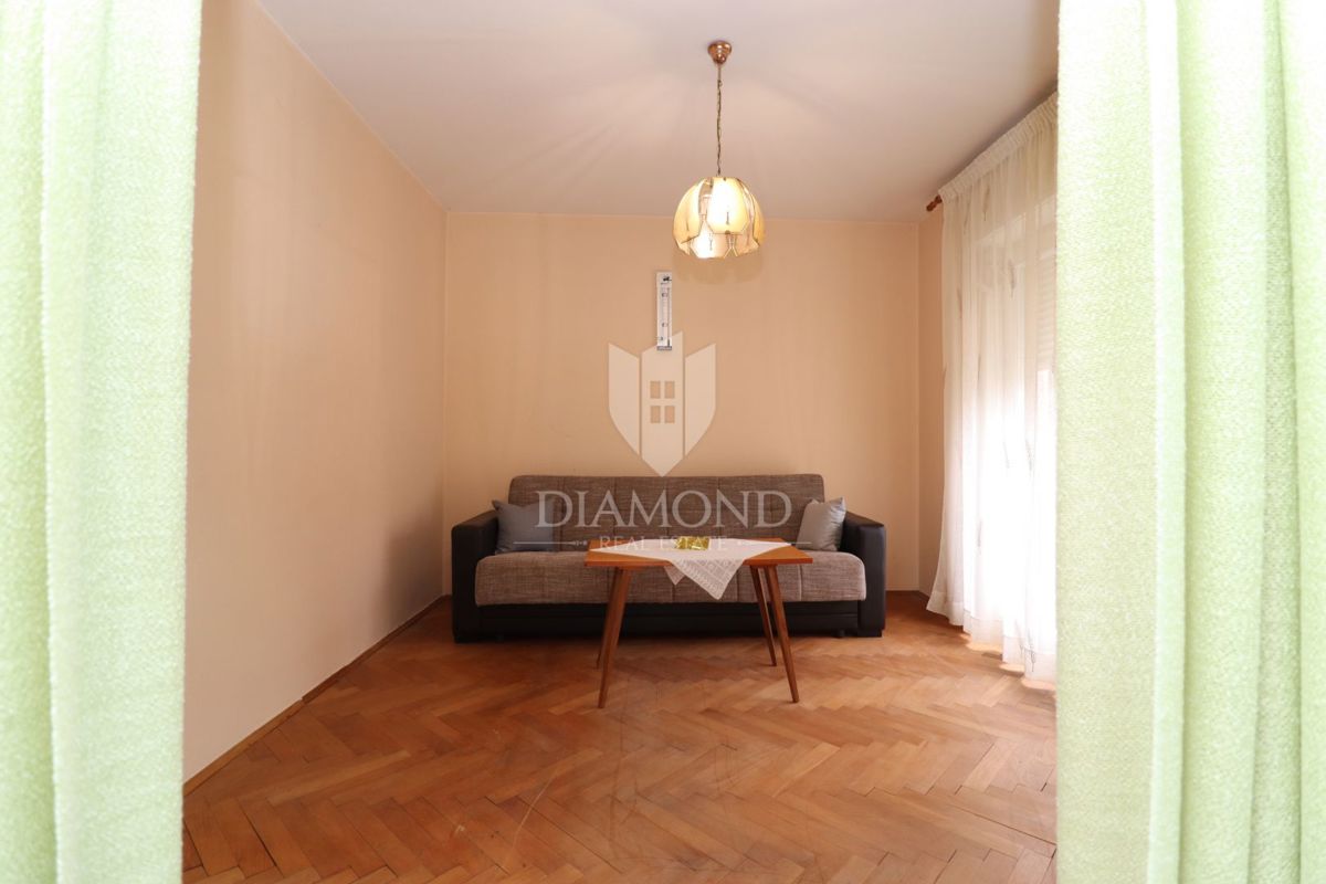 Appartamento da ristrutturare, ottima posizione, balcone